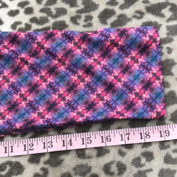 NUX Rio Capri Leggings in Kaleidoscope Painted Plum Size Small - Picture 11 of 14